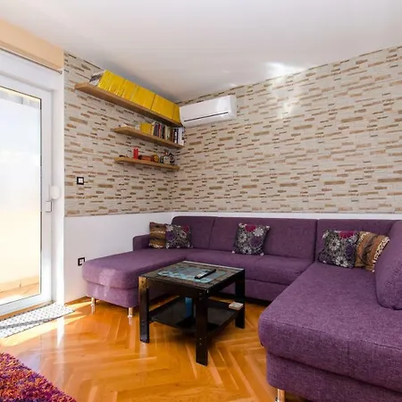 아파트 Apartman 1 *